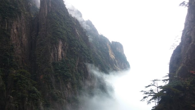 黄山人口好少_黄山云雾好风光图片(3)