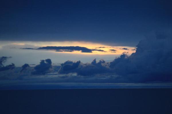 什么样的天空飘着什么样的云朵 wKgBs1bWzg-AdgZsAAA_wr3Pn2U79.jpeg?imageView2%2F2%2Fw%2F600%2Fq%2F90