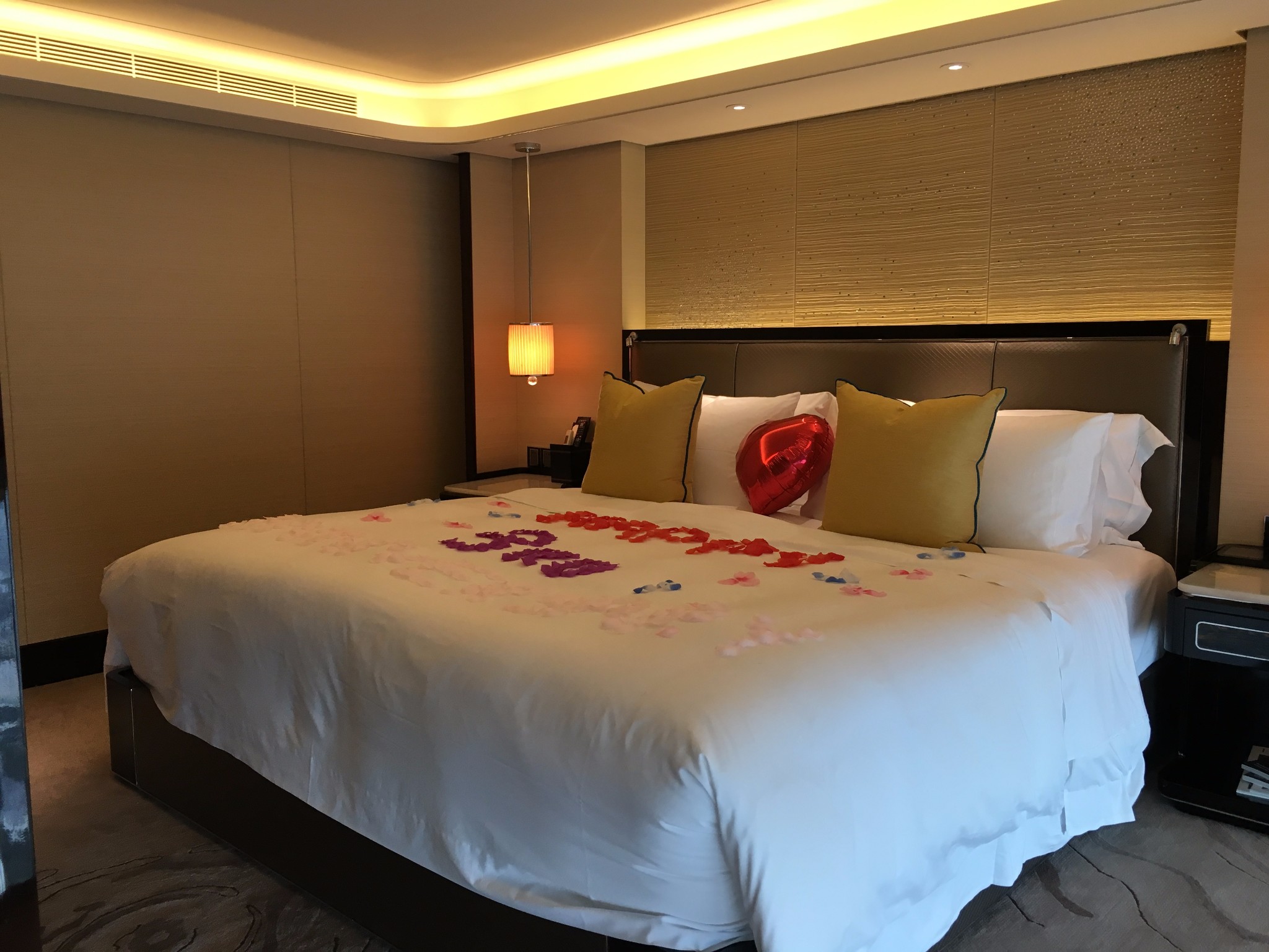 香港出发深圳瑞吉酒店纪念日2日游