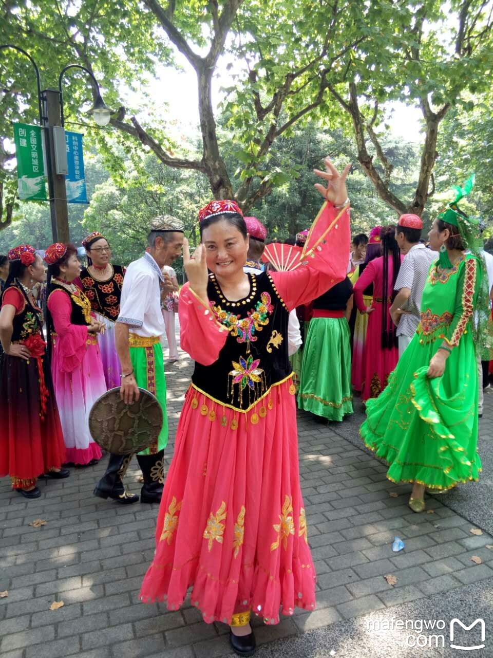 回复游记:杨浦公园----兰兰新疆舞盛夏迎 明星吴爱艺