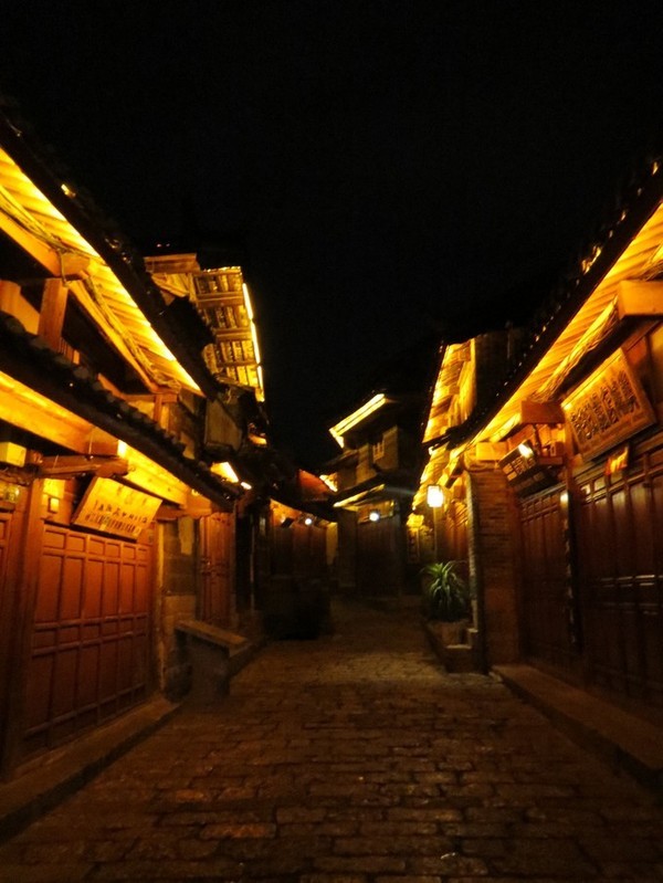 晚上的云南冷吗 wKgBs1dQ2waAVHdeAAGJJe6kpkY24.jpeg?imageView2%2F2%2Fw%2F600%2Fq%2F90
